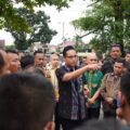 Walikota Medan Rico Tri Putra Bayu Waas memerintahkan Dinas SDABMBK segera memperbaiki jalan dan saluran drainase di Pasar Kwala Bekala, Kecamatan Medan Johor.