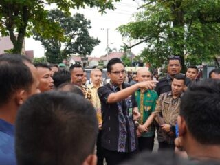 Rico Waas Instruksikan Percepat Perbaikan Jalan dan Drainase Pasar Kwala Bekala