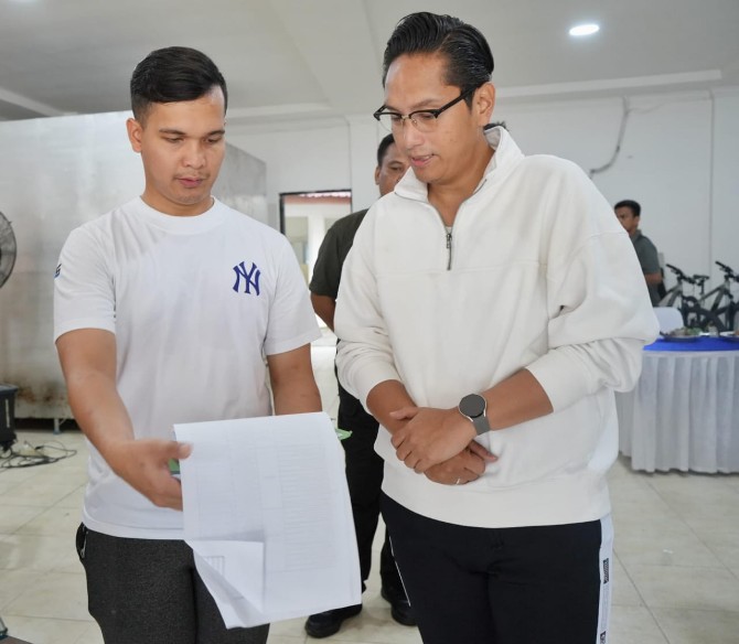 Seluruh camat dan lurah se-Kota Medan menjalani tes urine di halaman Rumah Dinas Wali Kota Medan, Sabtu (26/4/2025).