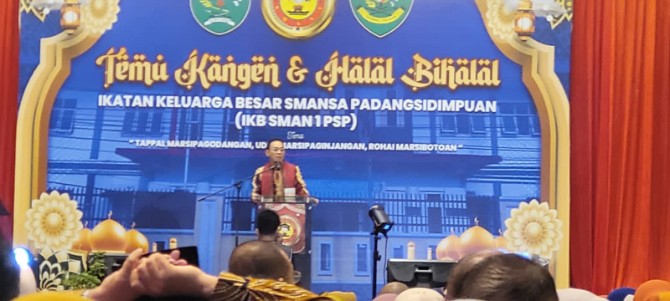 Bupati Tapanuli Selatan, Gus Irawan Pasaribu mengajak para alumni Sekolah Menengah Atas Negeri (SMAN) 1 Padangsidimpuan untuk ikut berperan serta membangun daerah Tapanuli Selatan.
