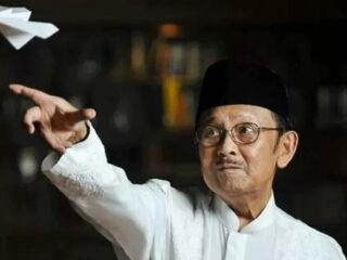 Bapak Bacharuddin Jusuf Habibie, Presiden ke-3 Republik Indonesia