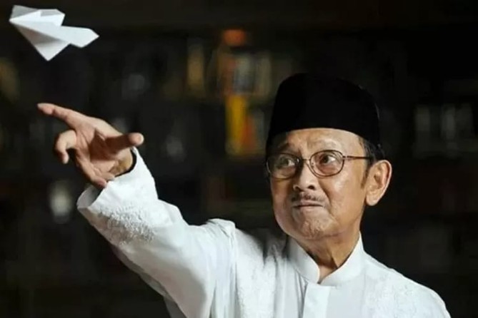 Bapak Bacharuddin Jusuf Habibie, Presiden ke-3 Republik Indonesia
