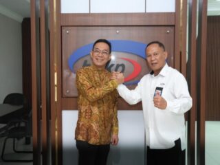 Bupati Tapsel Gus Irawan Pasaribu saat bertemu Farid Firman, kepala BPKP Sumut di Medan, Senin (28/4/2025). Mereka membahas upaya perbaikan instrumen pemerintahan di Pemkab Tapsel.