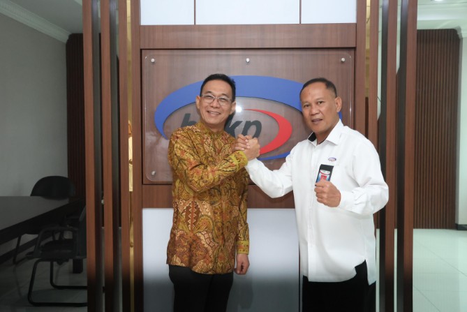 Bupati Tapsel Gus Irawan Pasaribu saat bertemu Farid Firman, kepala BPKP Sumut di Medan, Senin (28/4/2025). Mereka membahas upaya perbaikan instrumen pemerintahan di Pemkab Tapsel.