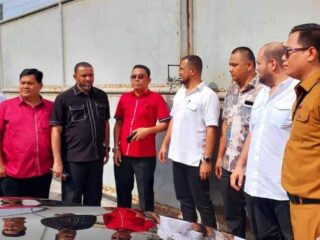 Anggota Komisi 4 DPRD Medan kecewa dengan sikap yang ditunjukkan manajemen perusahaan di Jalan Pelabuhan Raya, lingkungan 12 Kelurahan Belawan Bahari, Kecamatan Medan Belawan, Kota Medan. Pasalnya, pihak perusahaan tidak berkenan menerima kunjungan resmi aparat Pemko Medan bersama Komisi 4 DPRD Medan, Senin (28/4/2025).