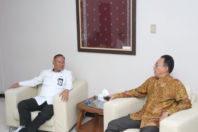 Bupati Tapanuli Selatan Gus Irawan Pasaribu melakukan kunjungan ke kantor BPKP (Badan Pengawasan dan Keuangan Pembanguinan) Sumut di Jl. Gatot Subroto Medan untuk sinkronisasi efektivitas pelayanan publik dan perbaikan indeks persepsi korupsi di daerahnya.