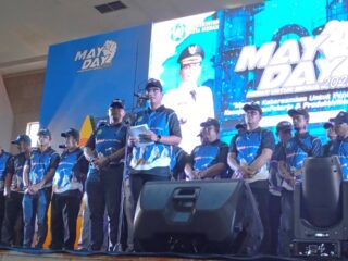 Walikota Medan Rico Waas bersama ribuan buruh Kota Medan di Pardede Hall Medan, Kamis (1/5/2025).