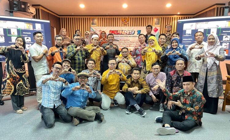 Peserta Munas I ADAPI yang hadir secara offline berfoto bersama usai kegiatan, kemarin.(HO/kaldera)