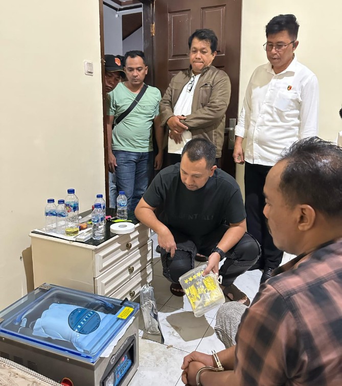 Direktorat Reserse Narkoba Polda Sumut mengungkap jaringan narkoba seberat 72 kilogram sabu. Sabu tersebut disimpan dalam sebuah rumah dan mobil yang dijadikan gudang bergerak.