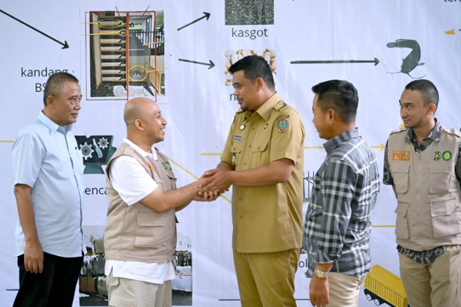 Gubernur Sumatera Utara Muhammad Bobby Afif Nasution meluncurkan Tempat Pengolahan Sampah Terpadu (TPST) Universitas Sumatera Utara (USU).