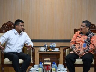 Gubernur Sumatera Utara, Bobby Afif Nasution, mengusulkan pembukaan jalur penerbangan internasional langsung dari luar negeri ke kawasan Danau Toba melalui Bandara Silangit di Kabupaten Tapanuli Utara.