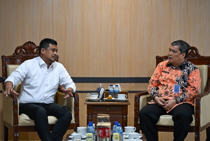 Gubernur Sumatera Utara, Bobby Afif Nasution, mengusulkan pembukaan jalur penerbangan internasional langsung dari luar negeri ke kawasan Danau Toba melalui Bandara Silangit di Kabupaten Tapanuli Utara.