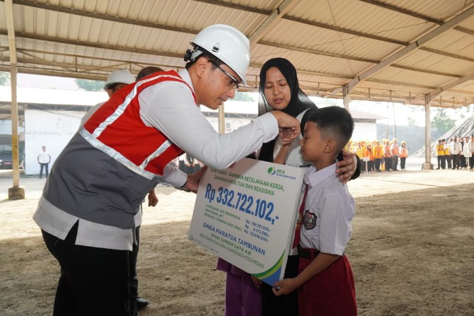 Walikota Medan, Rico Tri Putra Bayu Waas, mengingatkan seluruh jajaran Dinas Sumber Daya Air, Bina Marga, dan Bina Konstruksi (SDABMBK) untuk bekerja dengan integritas dan profesionalisme tinggi.