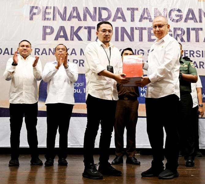 Untuk memastikan seluruh proses Sistem Penerimaan Murid Baru (SPMB) tahun 2025, berjalan tertib, jujur, transparan, dan lebih manusiawi, seluruh kepala daerah se-Sumatera Utara (Sumut) menandatangani pakta integritas.