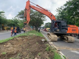 BBJN Bongkar Median Jalan Atasi Macet di Tol Bandar Selamat