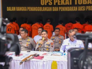 Wakapolda Sumut Brigjen Pol Rony Samtana  mewakili Kapolda Sumut dalam konferensi pers di Mapolda Sumut, Kamis (15/5/2025).