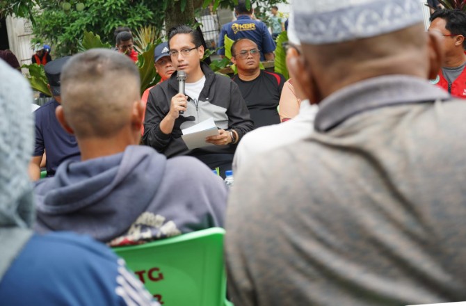 Walikota Medan, Rico Tri Putra Bayu Waas, memimpin kegiatan gotong royong bertajuk “Peduli Sungai Sei Putih” di Kelurahan Sei Putih Tengah, Kecamatan Medan Petisah, pada Sabtu (17/5/2025).