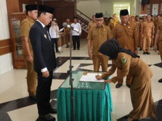 Bupati Tapanuli Selatan (Tapsel), H. Gus Irawan Pasaribu, secara resmi melantik sejumlah guru menjadi Kepala Sekolah di lingkungan Dinas Pendidikan Daerah Kabupaten Tapanuli Selatan, Senin (19/5/2025).
