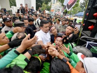 Temui Ribuan Driver Ojol Saat Demo di Kantor Gubernur, Bobby Bakal Sahuti Tuntutan