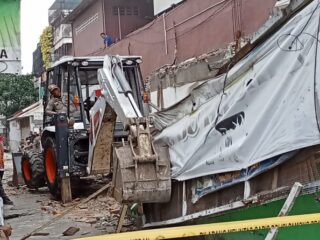 Pemko Medan Bongkar Paksa Dua Bangunan Ilegal di Jalan Bayam