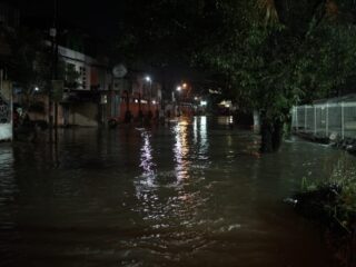 Banjir yang terjadi di jalan Eka Rasmi dan Eka Warni.