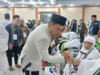 Sebanyak 174 Jamaah Calon Haji (JCH) asal Kabupaten Tapanuli Selatan, Sumatera Utara, resmi diberangkatkan ke Tanah Suci melalui Embarkasi Medan pada Minggu (26/5) malam.
