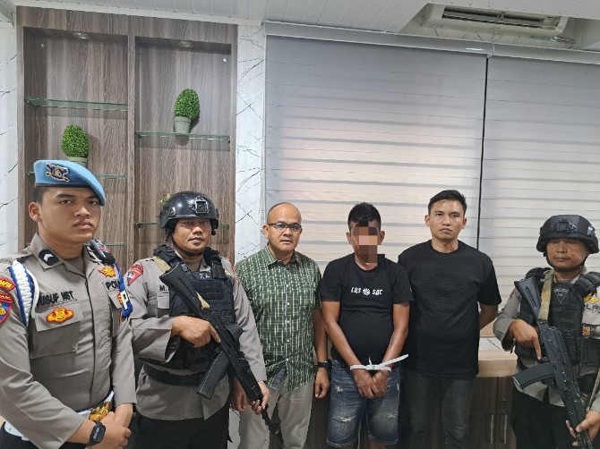 Personel Polda Sumut bergerak cepat dalam mengungkap kasus pembacokan terhadap seorang jaksa dan staf kejaksaan di areal ladang sawit milik korban di Desa Perbaungan, Kecamatan Kotari, Kabupaten Serdang Bedagai, Sabtu (24/5/2025).