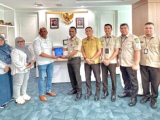 Pemerintah Kota Medan melalui Badan Pendapatan Daerah (Bapenda) memberikan apresiasi kepada sejumlah Wajib Pajak Pajak Bumi dan Bangunan (PBB) yang telah melakukan percepatan pembayaran pajak sebagai bentuk kontribusi nyata dalam mendukung pembangunan Kota Medan, Senin (26/5).