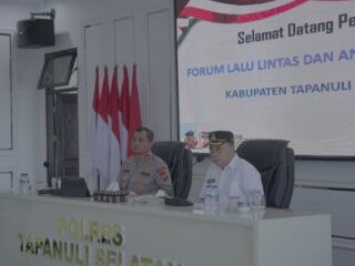 Pemerintah Kabupaten Tapanuli Selatan (Pemkab Tapsel) bersama Kepolisian Resort (Polres) Tapsel dan Balai Besar Pelaksanaan Jalan Nasional (BBPJN) Sumatera Utara menggelar rapat strategis Forum Lalu Lintas dan Angkutan Jalan (FLLAJ) untuk membahas percepatan penanganan Jalan Batu Jomba, Rabu (28/5/2025) di Aula Polres Tapsel, Sipirok.