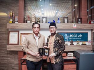 Walikota Medan, Rico Tri Putra Bayu Waas, melakukan kunjungan studi tiru ke Balai Kota DKI Jakarta, Kamis (29/5), guna mempelajari aplikasi Jakarta Smart City (JAKI).