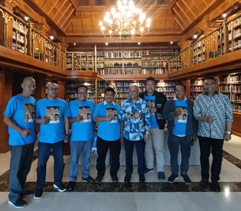 Pengurus Perkumpulan MAJU Indonesia bersama Ilham Akbar Habibie