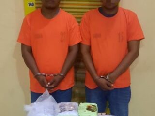 Direktorat Reserse Narkoba Polda Sumatera Utara berhasil menggagalkan upaya penyelundupan narkotika jenis sabu seberat 9 kilogram. Dua orang pria yang diduga sebagai kurir ditangkap dalam operasi yang berlangsung di dua lokasi berbeda di Kota Tanjungbalai, Jumat (23/5/2025).