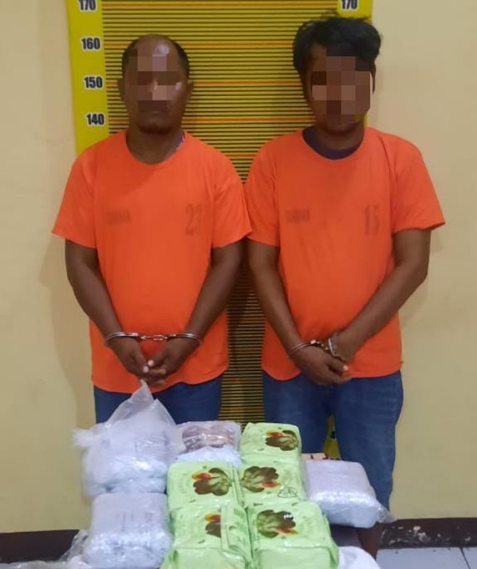 Direktorat Reserse Narkoba Polda Sumatera Utara berhasil menggagalkan upaya penyelundupan narkotika jenis sabu seberat 9 kilogram. Dua orang pria yang diduga sebagai kurir ditangkap dalam operasi yang berlangsung di dua lokasi berbeda di Kota Tanjungbalai, Jumat (23/5/2025).