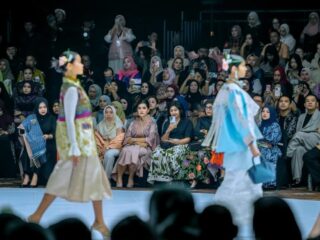 Indonesia Fashion Week 2025 diharapkan dapat menjadi ajang memperkenalkan Warisan Budaya Sumut ke dunia. Hal ini dikemukakan Ketua Dewan Kerajinan Nasional Daerah (Dekranasda) Sumut Kahiyang usai menghadiri acara Indonesia Fashion Week (IFW) ke-12 Tahun 2025.