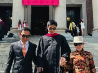 Fauzan Faris Irawan Pasaribu anak bungsu Bupati Tapanuli Selatan, H. Gus Irawan Pasaribu SE, Ak. MM, CA, menyelesaikan pendidikan program pasca sarjana strata dua (S2) di Harvard University Amerika Serikat.