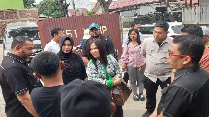 Dalam upaya meningkatkan Pendapatan Asli Daerah (PAD) dari sektor retribusi izin bangunan, Komisi 4 DPRD Medan memperkuat fungsi pengawasan. Salah satunya dengan meninjau dua unit bangunan dua lantai tanpa izin Persetujuan Bangunan Gedung (PBG) di Jalan Perjuangan, Kelurahan Tanjung Rejo, Kecamatan Medan Sunggal, Selasa (3/6/2025).
