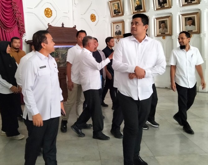 Gubernur Sumatera Utara (Sumut), M Bobby Afif Nasution mendadak kunjungan ke Provinsi Aceh.