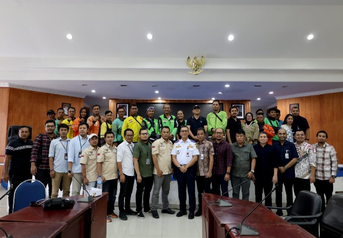 Pemprov Sumut telah merampungkan regulasi yang mengatur operasional ojek online (Ojol). Regulasi ini mencakup sejumlah aspek, mulai dari keselamatan, keamanan, kenyamanan, keterjangkauan, hingga ketertiban layanan transportasi online.