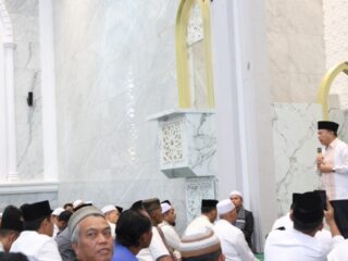 Wakil Bupati Tapanuli Selatan (Tapsel), Jafar Syahbuddin Ritonga, mengajak seluruh masyarakat Indonesia menjadikan perayaan Idul Adha 1446 Hijriah sebagai momentum untuk meneladani nilai-nilai pengorbanan dan keikhlasan yang dicontohkan oleh Nabi Ibrahim AS dan keluarganya.