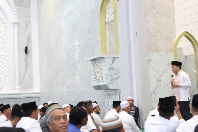 Wakil Bupati Tapanuli Selatan (Tapsel), Jafar Syahbuddin Ritonga, mengajak seluruh masyarakat Indonesia menjadikan perayaan Idul Adha 1446 Hijriah sebagai momentum untuk meneladani nilai-nilai pengorbanan dan keikhlasan yang dicontohkan oleh Nabi Ibrahim AS dan keluarganya.