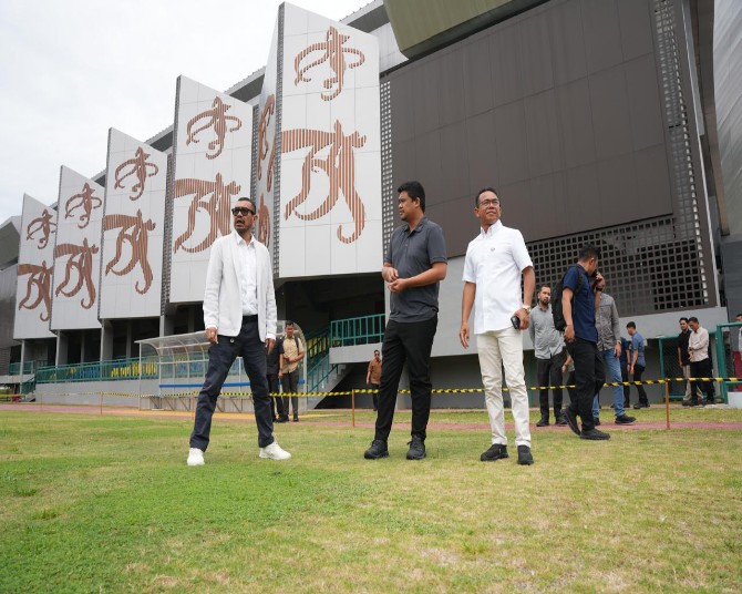 Gubernur Sumatera Utara, Muhammad Bobby Afif Nasution, menyiapkan tiga lapangan untuk pusat pelatihan (training center/TC) Tim Nasional Indonesia U-17. Hal ini disampaikan usai pertemuan dengan anggota Komite Eksekutif (Exco) PSSI, Arya Sinulingga, pada Sabtu (7/6/2025).
