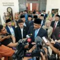 Gubernur Sumatera Utara, Bobby Afif Nasution, menegaskan bahwa polemik terkait kepemilikan pulau di perbatasan antara Sumatera Utara dan Aceh sebaiknya dibahas langsung bersama pemerintah pusat, dalam hal ini Kementerian Dalam Negeri (Kemendagri).