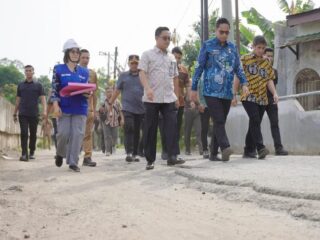Wali Kota Medan, Rico Tri Putra Bayu Waas, merespons cepat keluhan warga terkait kerusakan Jalan Danau Singkarak Gang Madrasah, Kelurahan Sei Agul, Kecamatan Medan Barat. Kamis (12/6/2025) pagi
