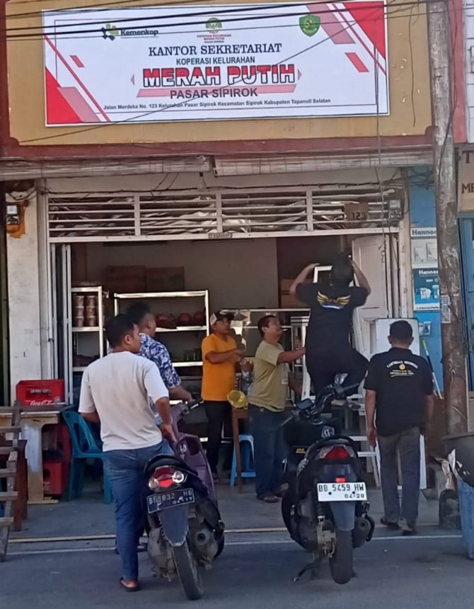 Menindaklanjuti Instruksi Presiden No.9 tahun 2025 tentang Percepatan Pembentukan Koperasi Desa/Kelurahan Merah Putih dengan target 80.000 koperasi pada 12 Juli 2025, Pemkab Tapanuli Selatan telah menuntaskannya 100 persen sebelum tenggat waktu yang ditentukan.