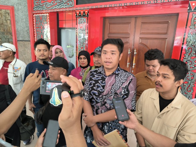 Akun TikTok @tripx313_ resmi dilaporkan ke Polda Sumatera Utara (Sumut) karena diduga menghina Gubernur Sumut, Bobby Nasution, beserta keluarganya. Laporan tersebut dilayangkan oleh relawan Pelayan Rakyat Bobby Surya (Parhobas) pada Jumat (13/6/2025).