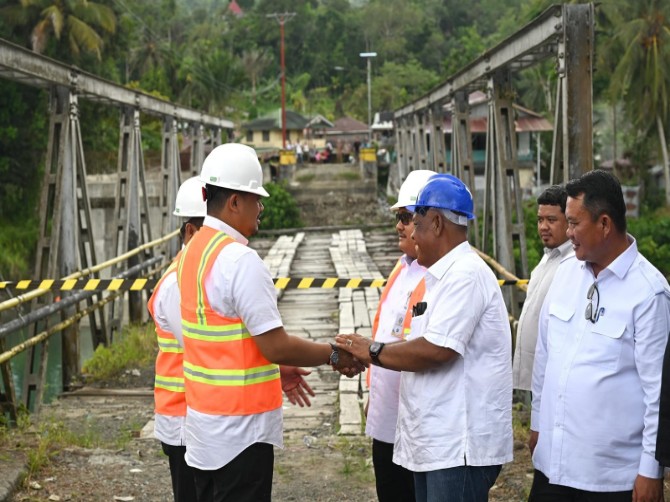 Jembatan Idano Noyo di Nias Barat akhirnya mulai dikerjakan Jumat (13/6/2025).