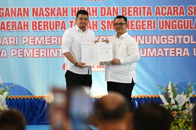 Gubernur Sumatera Utara Muhammad Bobby Afif Nasution segera merealisasikan mimpi masyarakat Nias memiliki sekolah menengah atas (SMA) setara sekolah unggulan lainnya di Sumut.