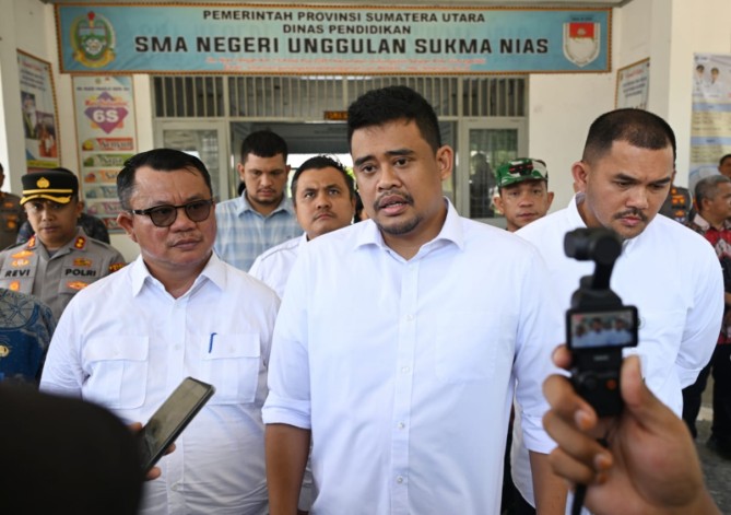 Pemerintah Provinsi Sumatera Utara akan menggratiskan seluruh biaya pendidikan untuk siswa SMA dan SMK negeri mulai tahun ajaran baru Juli 2025.