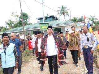 Peresmian Masjid Al-Mukhtariah di Kampung Sitabo-tabo, Kecamatan Saipar Dolok Hole, Senin (16/6/2025).