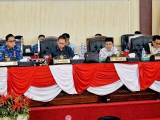 Wali Kota Medan, Rico Tri Putra Bayu Waas, memberikan tanggapan langsung terhadap pemandangan umum seluruh fraksi DPRD Kota Medan terkait Rancangan Peraturan Daerah (Ranperda) tentang Laporan Pertanggungjawaban Pelaksanaan APBD Tahun Anggaran 2024, dalam rapat paripurna yang digelar Selasa (17/6/2025) di Gedung DPRD Kota Medan.